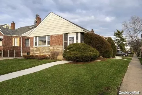 1108 New Hyde Park Rd, North Hempstead, NY 11040