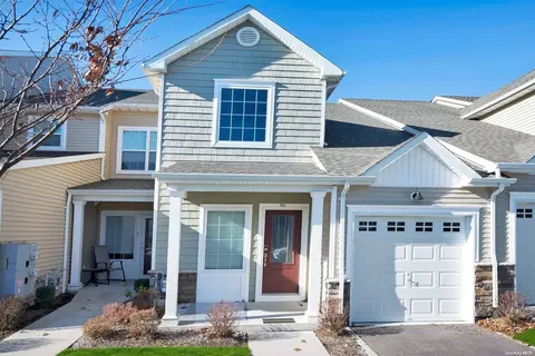 301 Halley Dr #301, Patchogue, NY 11772