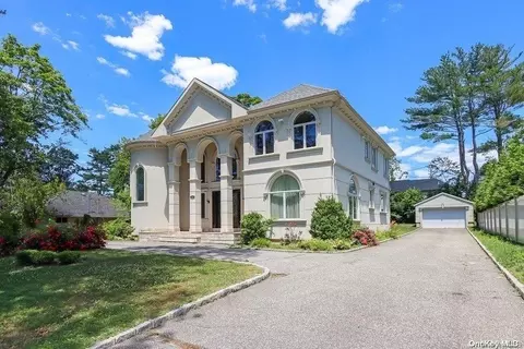 382 I U Willets Rd, North Hempstead, NY 11577