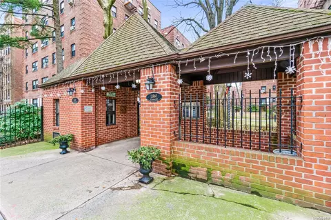 118-60 Metropolitan Ave #3J, NY 11415