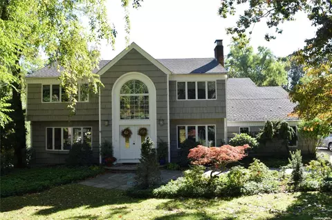 41 Tide Ct, Wading River, NY 11792