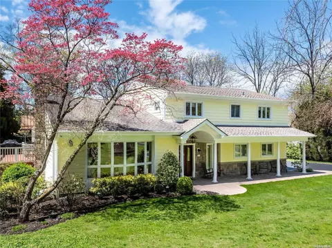 25 Morgan Ct, North Hempstead, NY 11030