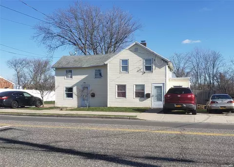 31-33 River Ave, Patchogue, NY 11772