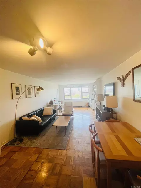 61-20 Grand Central Pkwy #A900, Forest Hills, NY 11375