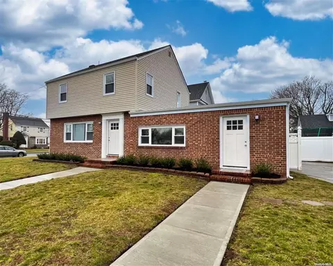195 Crowell St, Hempstead, NY 11550