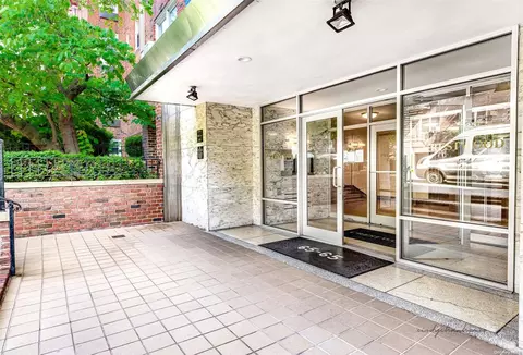 65-65 Wetherole St #1V, Rego Park, NY 11374