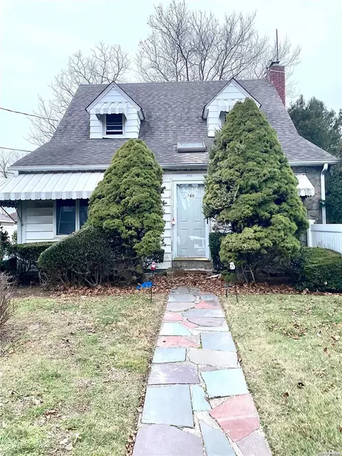 160 Sweezy Ave, Freeport, NY 11520