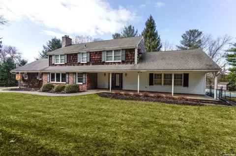 10 The Spout, Smithtown, NY 11787