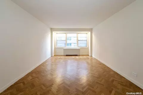 10 W 15th St #813, New York, NY 10011