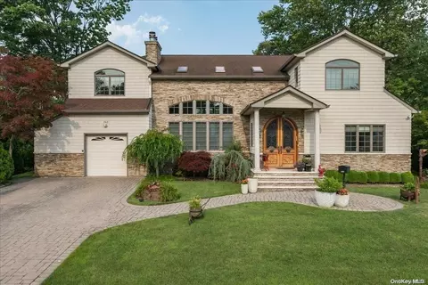 163 Westwood Cir, North Hempstead, NY 11577