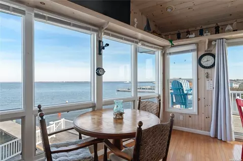 187 Pine St #12, Bay Shore, NY 11706
