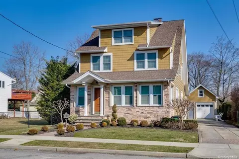 21 Harrison Ave, Rockville Centre, NY 11570
