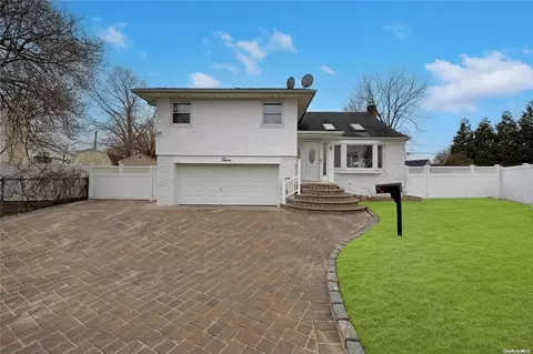 12 Forest Dr, Plainview, NY 11803 photo 1