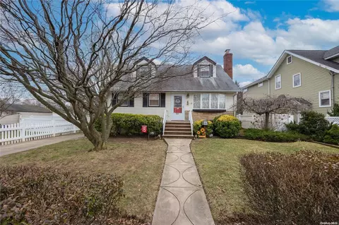 494 Lakeview Ave, Rockville Centre, NY 11570
