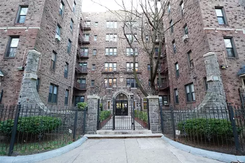 92-05 Whitney Ave #B44, Elmhurst, NY 11373
