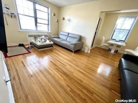 69-98 136 St #A, Flushing, NY 11367