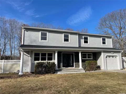 4 Eason Dr, Ridge, NY 11961 photo 1
