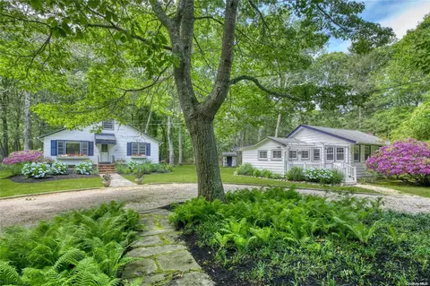 305 North Dr, Mattituck, NY 11952