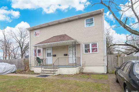 396-398 Vespucci Ave, Copiague, NY 11726