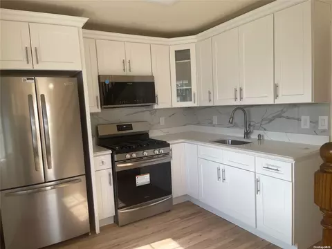 21 E Walnut St, Central Islip, NY 11722 photo 4