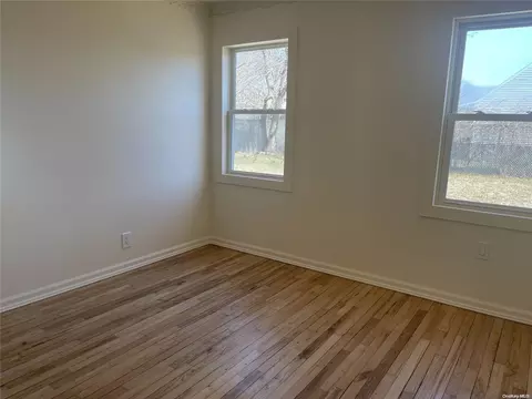 21 E Walnut St, Central Islip, NY 11722 photo 9