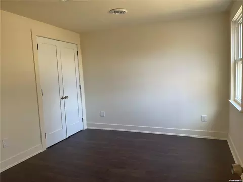 21 E Walnut St, Central Islip, NY 11722 photo 7