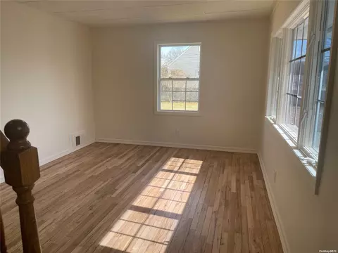 21 E Walnut St, Central Islip, NY 11722 photo 3
