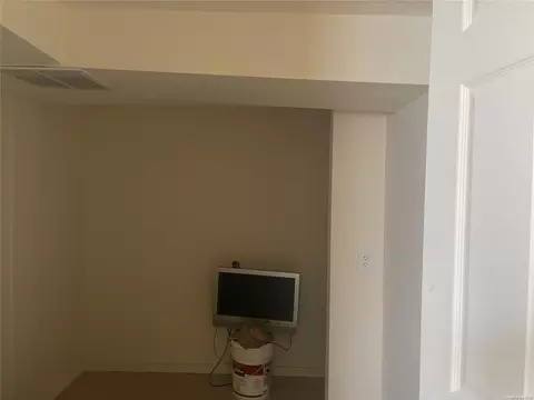 21 E Walnut St, Central Islip, NY 11722 photo 17