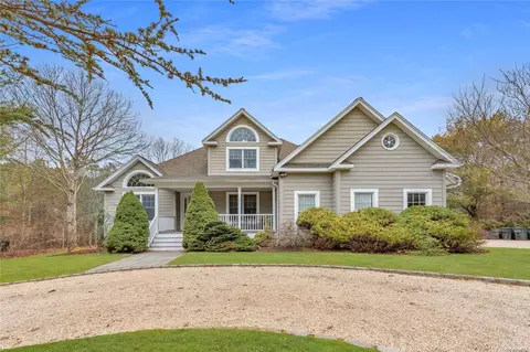 50 Lakeside Ln, Westhampton, NY 11977