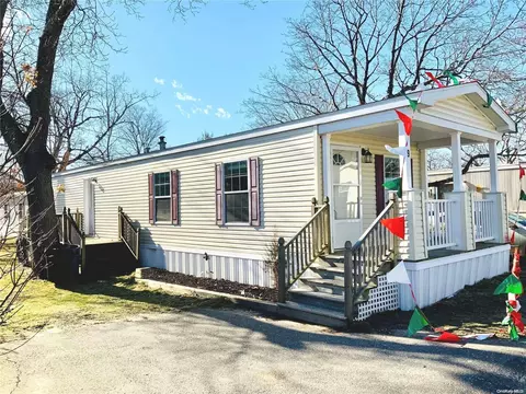 37- 9 Hubbard Ave #9, Riverhead, NY 11901