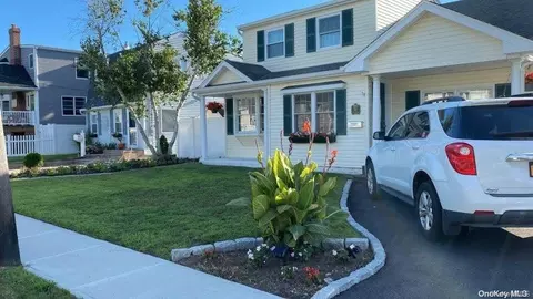 30 East Dr, Copiague, NY 11726