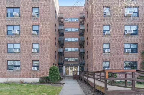 73-45 210 St #1E, Oakland Gardens, NY 11364