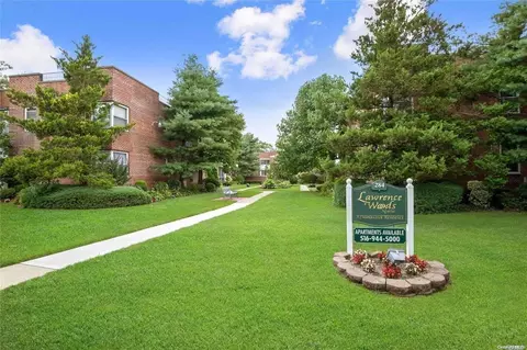 284 Central Ave #C4, Lawrence, NY 11559