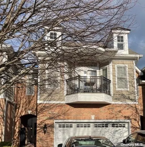 328 Trotting Ln #328, North Hempstead, NY 11590