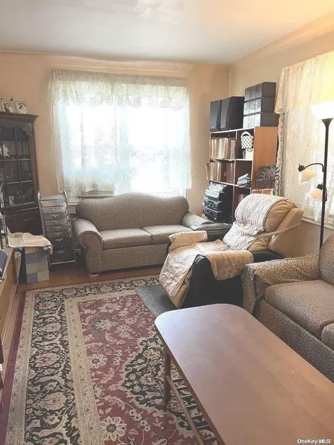 77-34 113th St #2J, New York, NY 11375