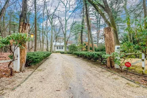 753 Remsens Ln, Oyster Bay, NY 11771