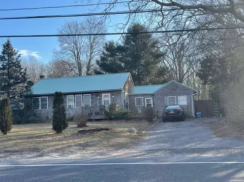 247 Old Country Rd, Eastport, NY 11941