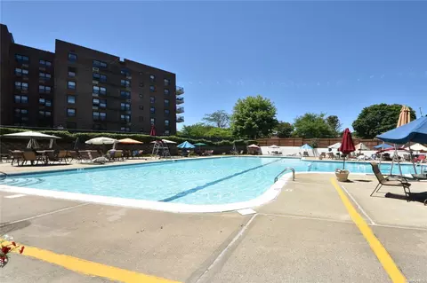 226-26 Union Tpke #3H, Oakland Gardens, NY 11364