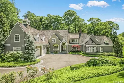 4 La Colline Dr, Mill Neck, NY 11765
