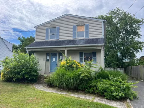 150 Sumpwams Ave, Babylon, NY 11702