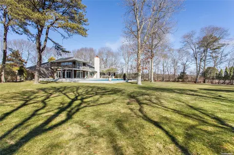 151719 Lewis Rd, Southampton, NY 11942