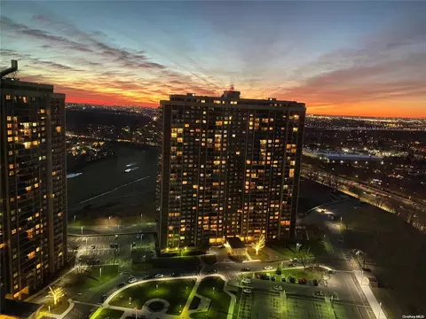 26910 Grand Central Pkwy #2E, New York, NY 11005