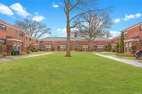220-20 73rd Ave #LOWER, Oakland Gardens, NY 11364