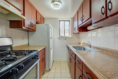 180-16 Wexford Ter #5D, New York, NY 11432