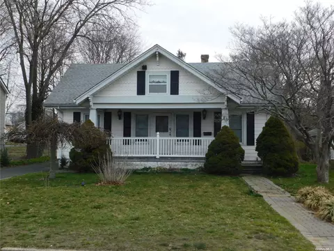 83 Avery Ave, Patchogue, NY 11772 photo 1