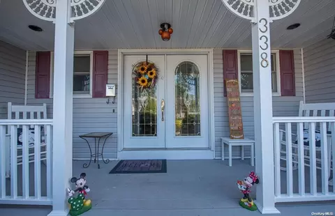338 Bay 3rd St, West Islip, NY 11795