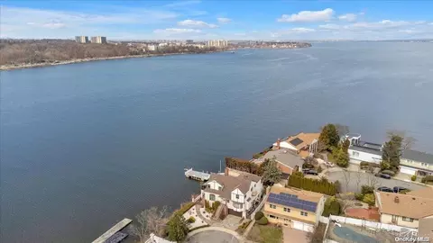 231-19 Bay Ave, New York, NY 11363