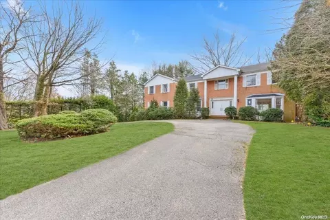 40 Hewlett Ln, North Hempstead, NY 11050