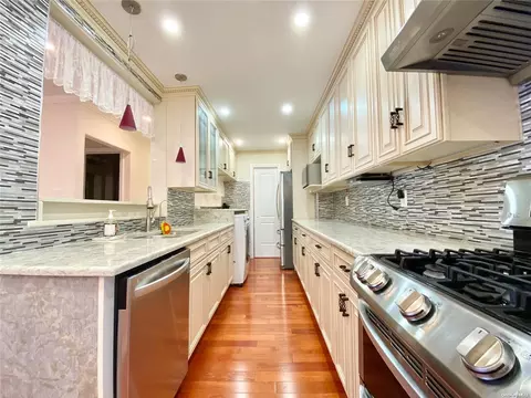 211-35 23 Ave #4E, New York, NY 11360