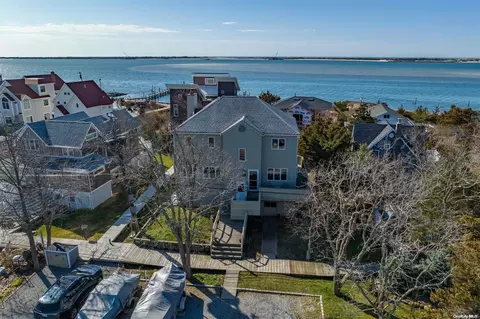 85 Oak Beach Rd, Babylon, NY 11702
